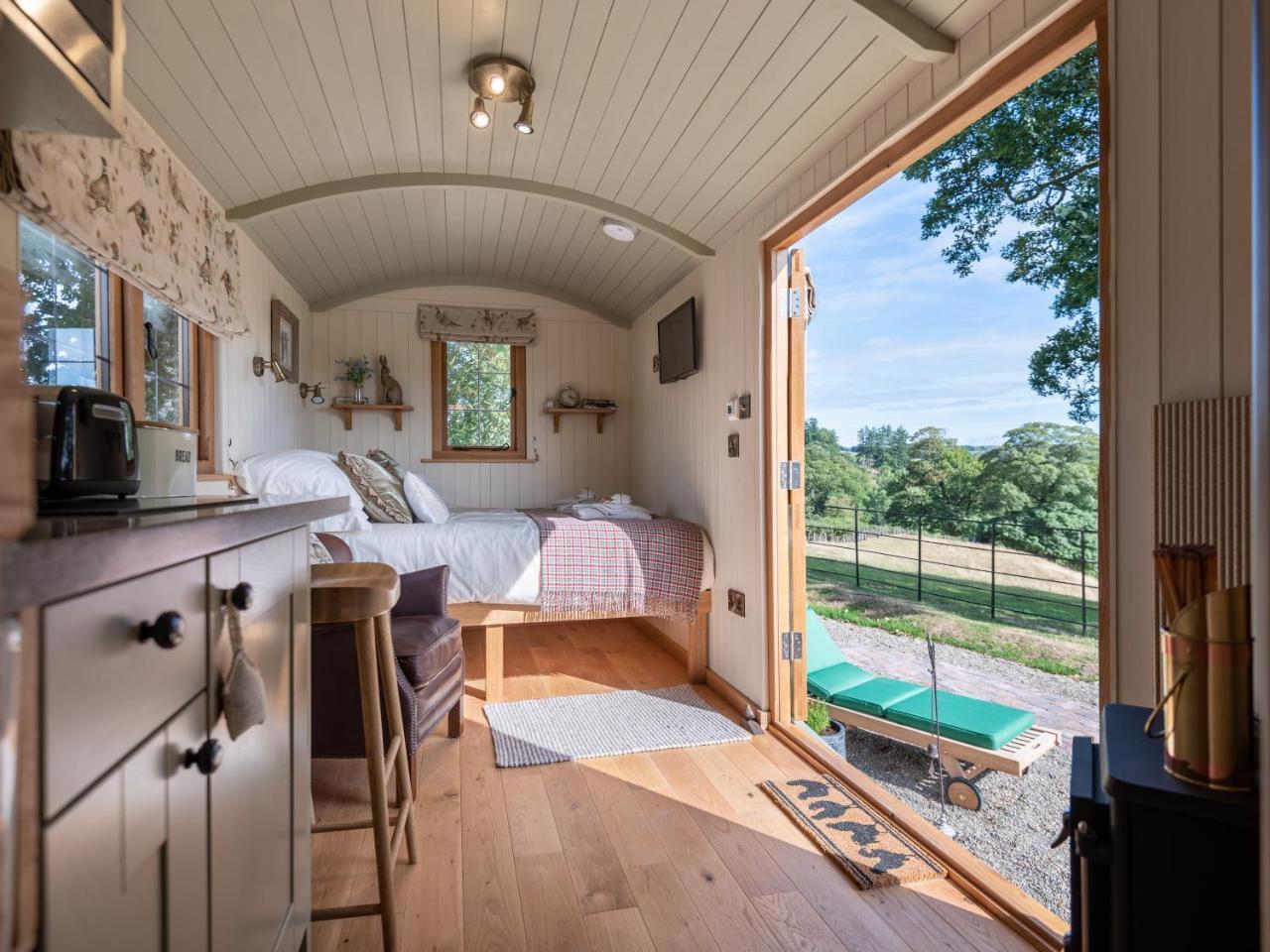 Villa Padarn'S Hut Llanbadarn Fynydd Exterior foto