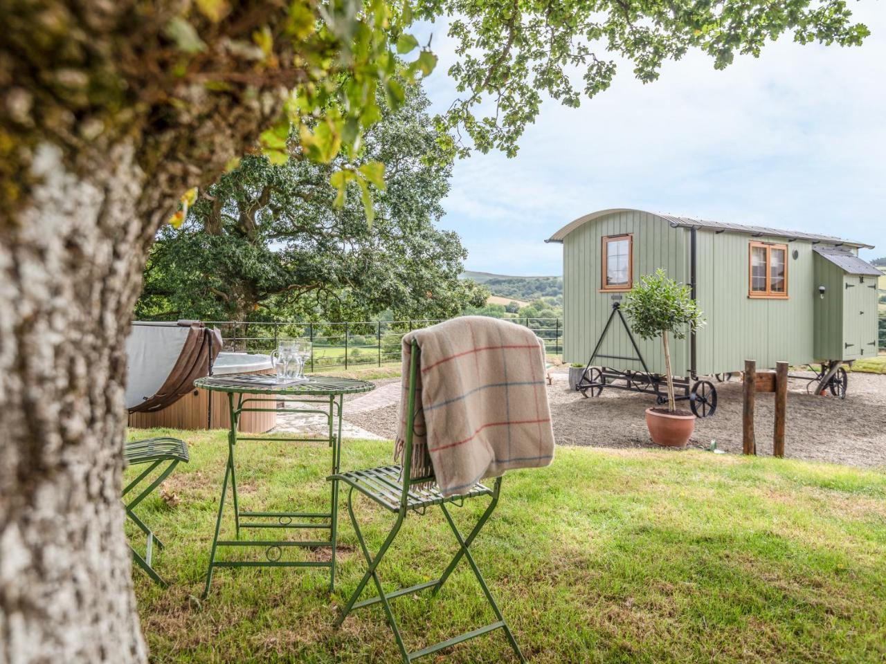 Villa Padarn'S Hut Llanbadarn Fynydd Exterior foto